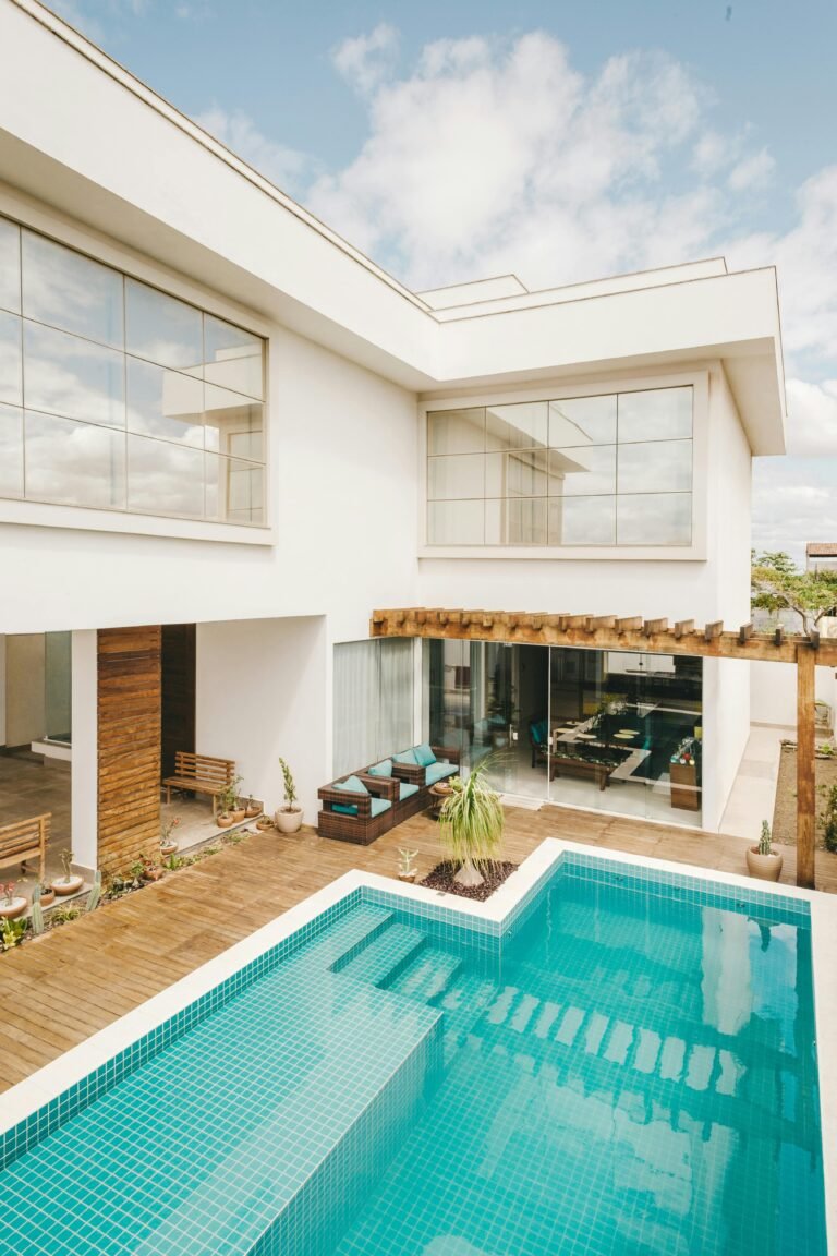 Piscinas em casa: cuidados e manutenção essenciais